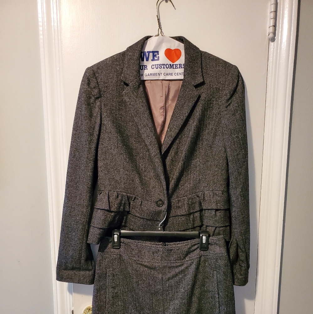 Tweed suit/worn 1 time